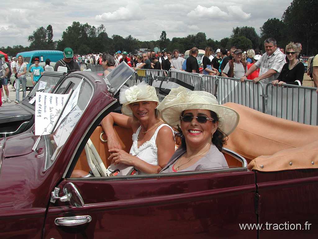 2014_Madine (89).JPG - 29ème Retro Meus'Auto au Lac de Madine, Peugeot 202 Cabriolet, les filles